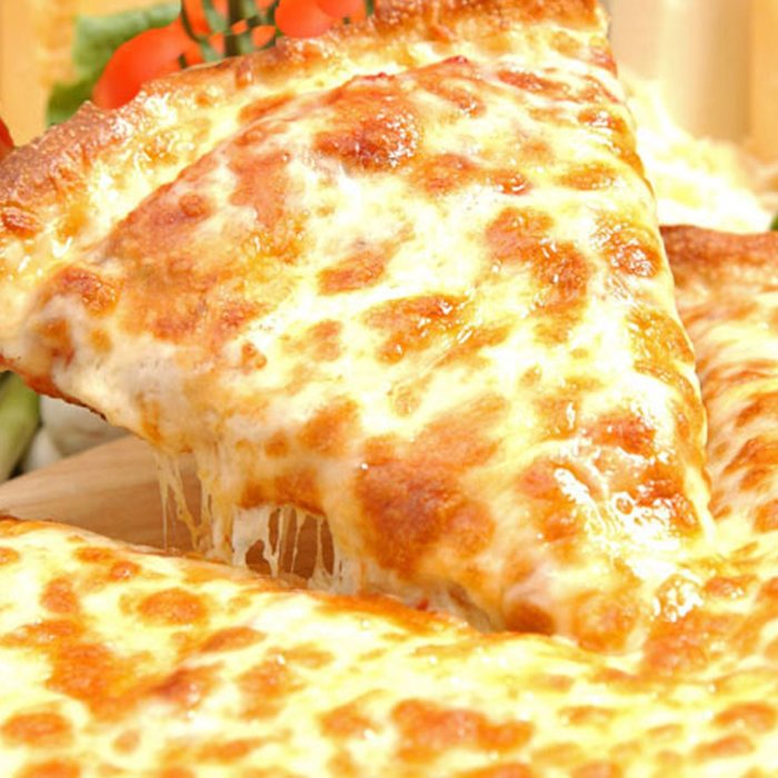 Nutrition in cheese pizza